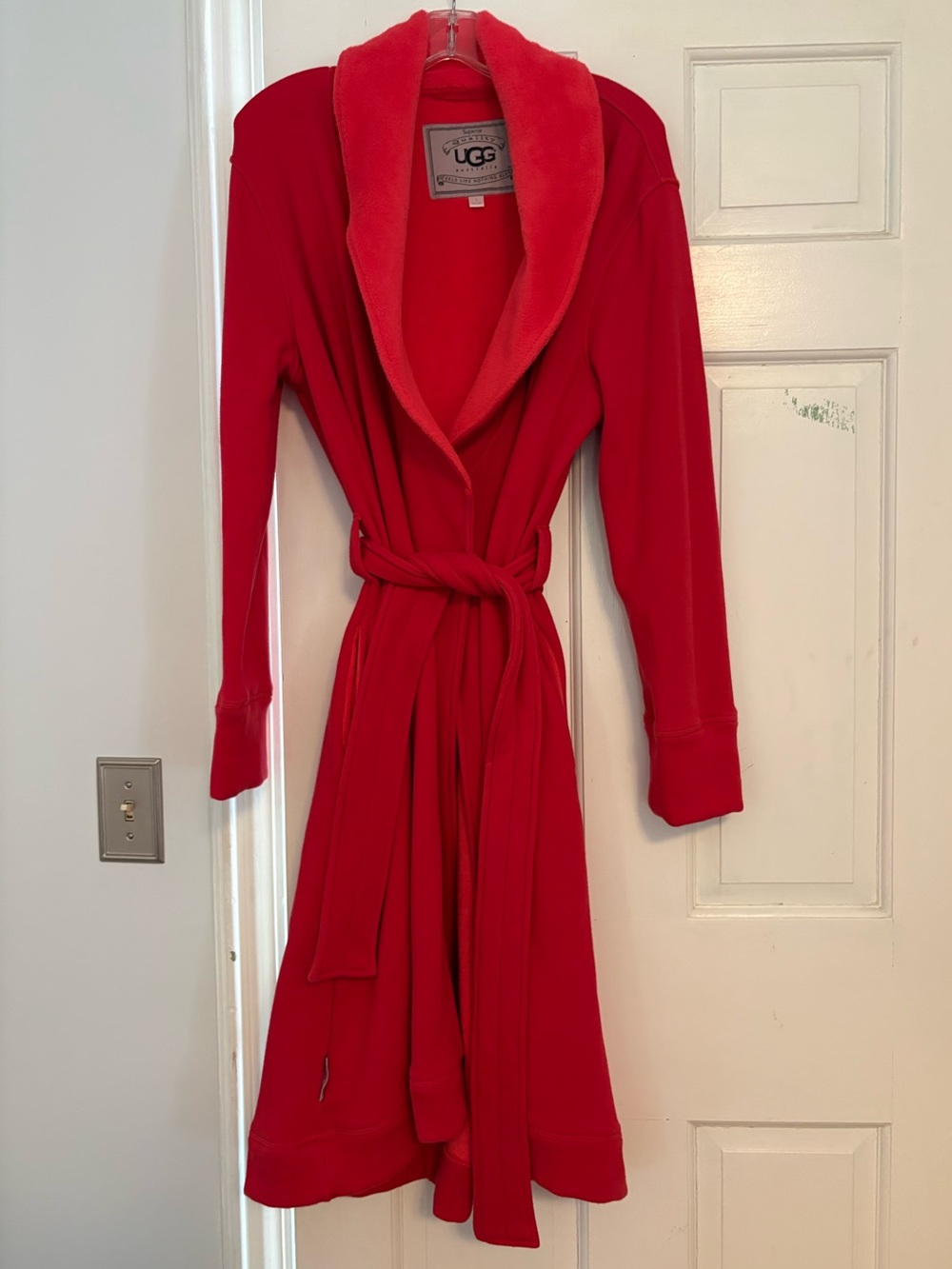 NWOT UGG Women's Red Long Sleeve Wrap Robe with Shawl Collar & Belt